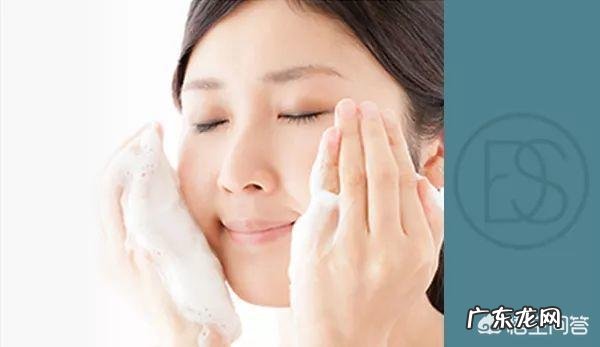 脸上过敏,看医生一个月了还没好,又长了许多小红痘怎么回事