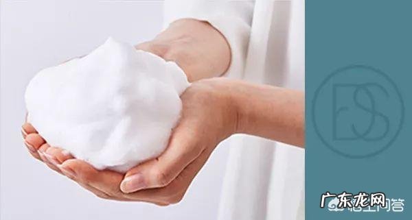 脸上过敏,看医生一个月了还没好,又长了许多小红痘怎么回事