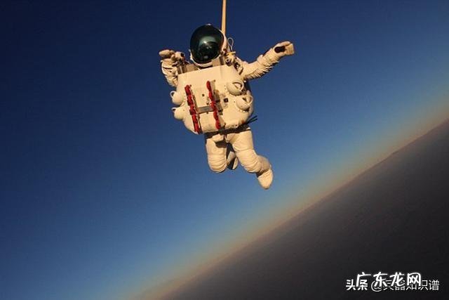 为什么飞机失事基本上都是全员死亡, 难道在失事前不能跳伞吗