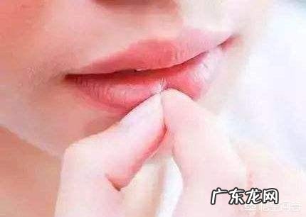 嘟嘟唇和香肠嘴有什么不同