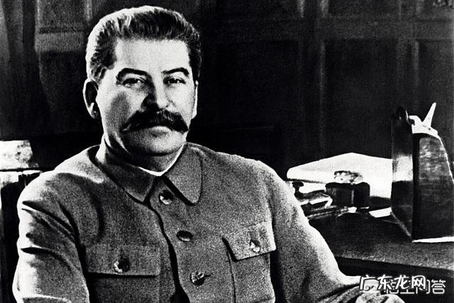 如果斯大林和希特勒靠个人格斗能力单挑分胜负,会是怎样的场景