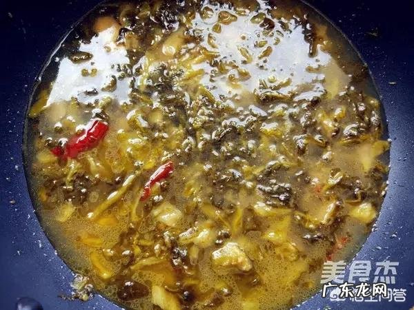 酸菜鱼片要用什么方法,制作成韧性好鱼片又白又嫩