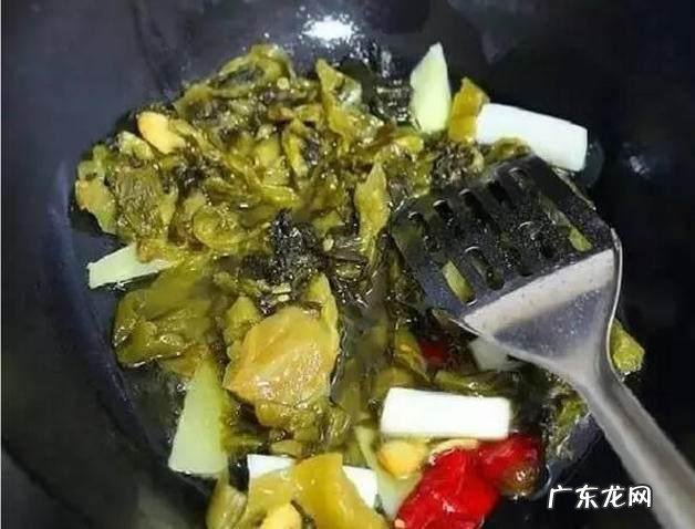 酸菜鱼片要用什么方法,制作成韧性好鱼片又白又嫩