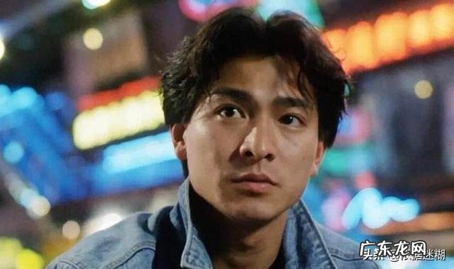 刘德华三十年不倒男神,是因为他英俊的长相吗