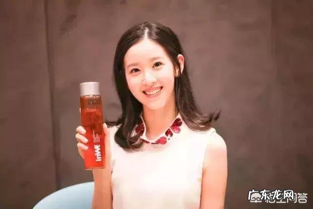 奶茶妹妹亲自上阵代言老公公司的服装品牌,你怎么看