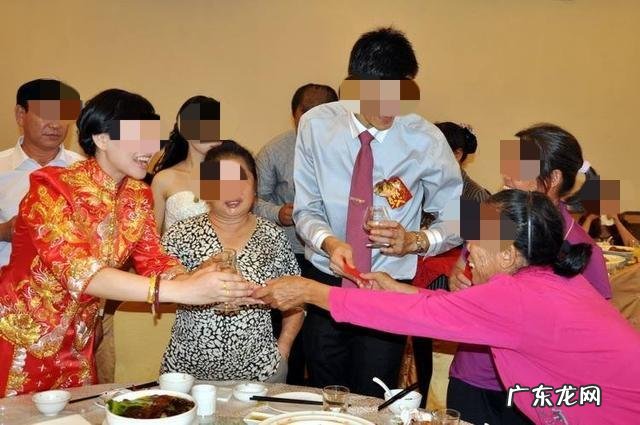 开车八百里参加朋友婚礼,随礼两百,一天没人搭理我,怎么办