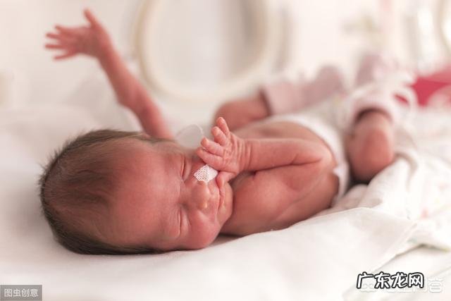 早产儿23天了,还在保温箱里,现在吃奶只能吃15毫升怎么办