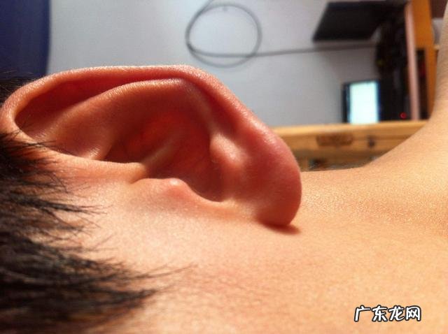为什么有的人耳屎是干的,有的人耳屎却是湿的