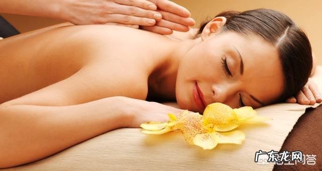 夏天到了,除了锻炼怎样才能拥有美背呢