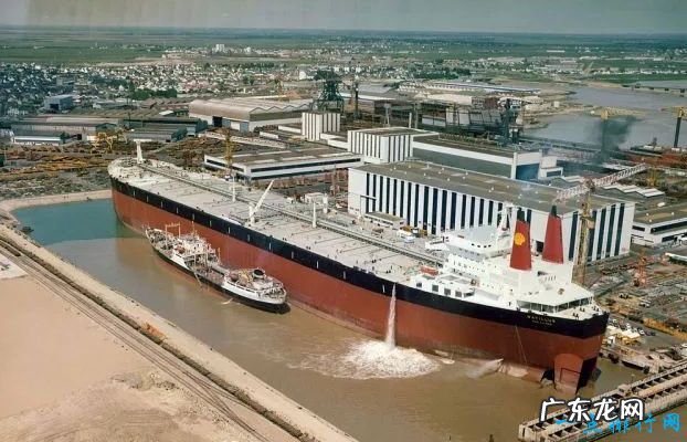 世界十大大型船舶排名 最大的比航空母舰还要大4倍!