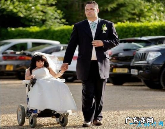世界最小新娘完婚 夫妻身高相差1.04米