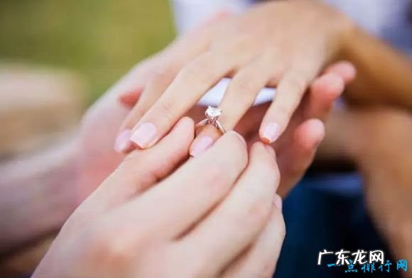 适合送给女朋友的十种最佳礼物 珠宝首饰是女人的最爱