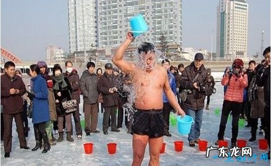 世界上最不怕冷的人,金松浩待在冰块中长达120分钟