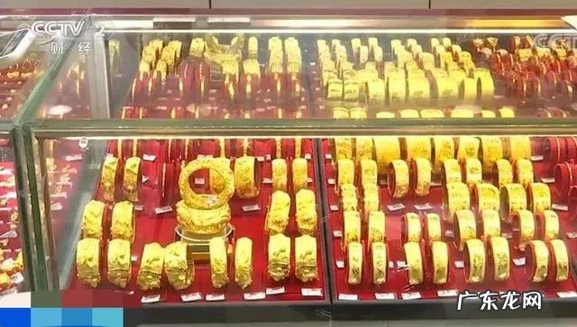 为什么珠宝销售人员大多都是美女，生意不多，还干的津津有味