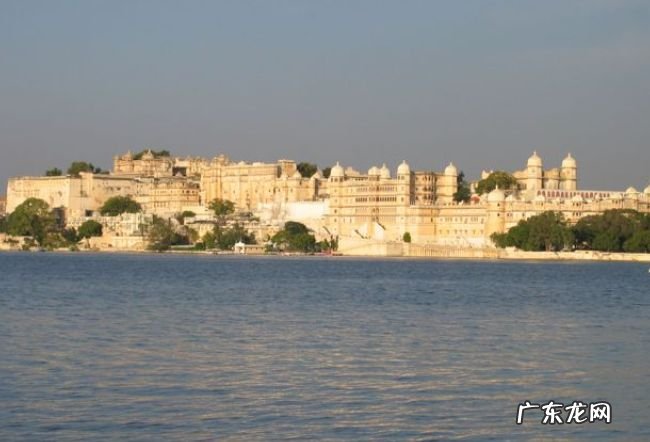 世界十大最美湖泊 清澈水面让人平静