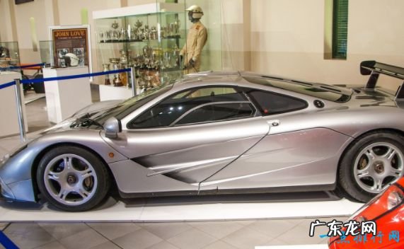 世界上最快的车 布加迪最新款极速463km/h