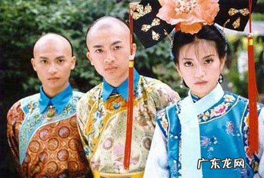 46岁的陈志朋穿粉色内衣出席活动,当年的小帅虎为何如今变妖男