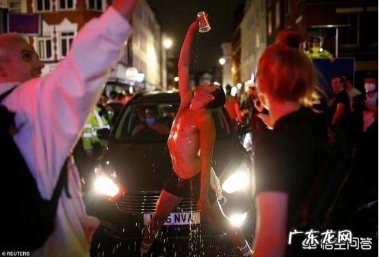 中国人都过年,其它的国家也过年吗有什么不一样的习俗