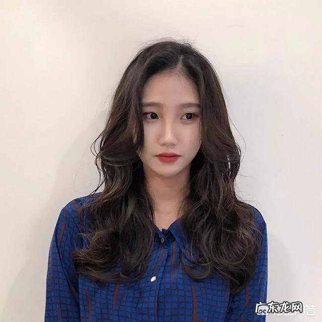 30岁女性圆脸长发,过节烫什么发型好看?