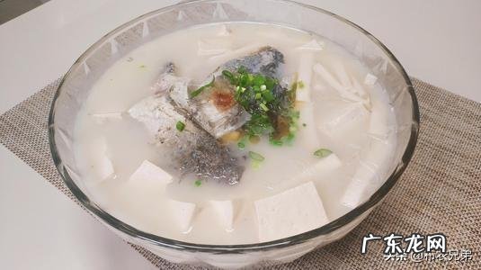 做鲫鱼汤都放什么?