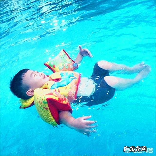 多大宝宝可以开始去学习游泳?