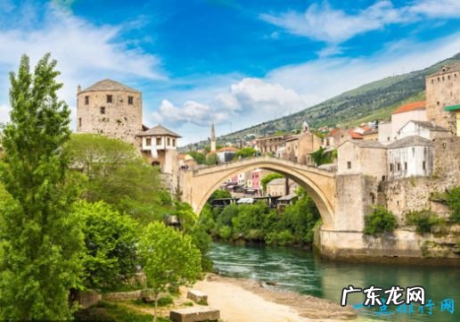 世界十大最美的桥梁 法国米洛大桥建在云端之上