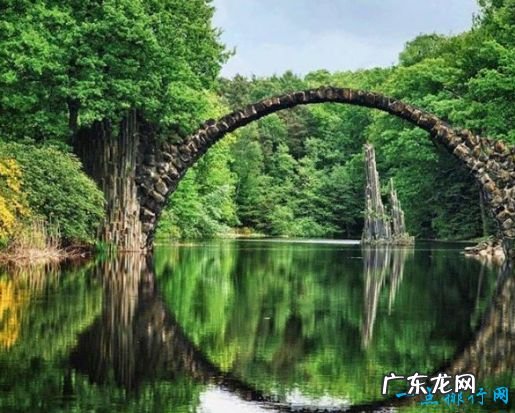 世界十大最美的桥梁 法国米洛大桥建在云端之上