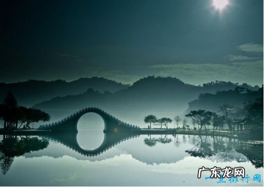 世界十大最美的桥梁 法国米洛大桥建在云端之上