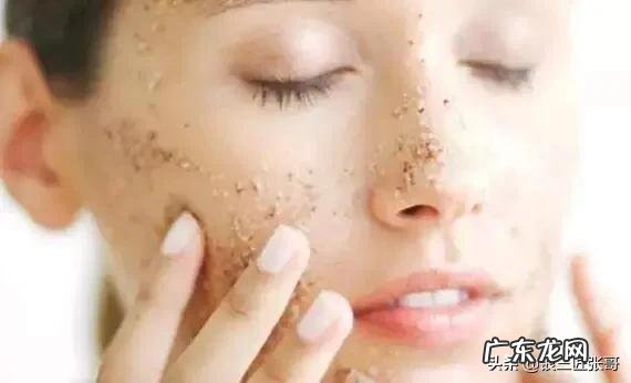 手指出现了皲裂问题,可以用什么药zhi疗呢