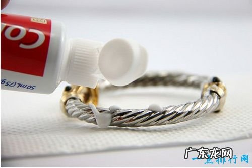 牙膏的十大奇妙用途 原来牙膏可以去除青春痘