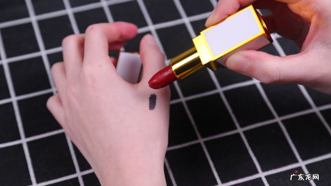 口红过期了还能涂吗