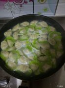 饺子馅水多了怎么办