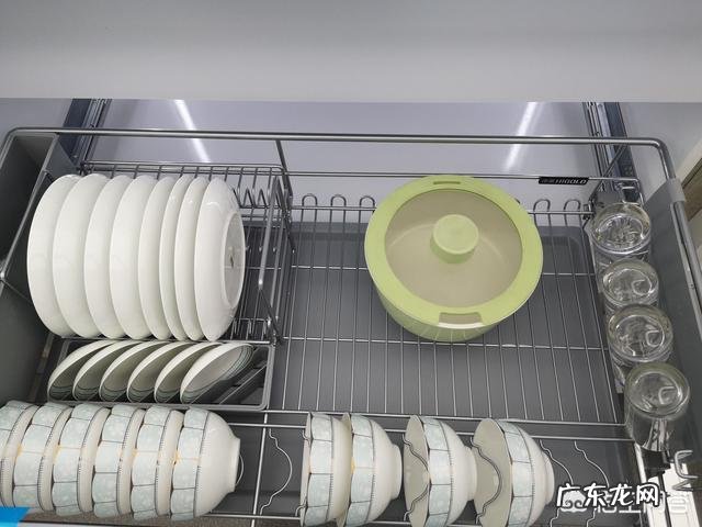 家里的厨房每隔一段时间就脏了,要怎样清洁才好呢?