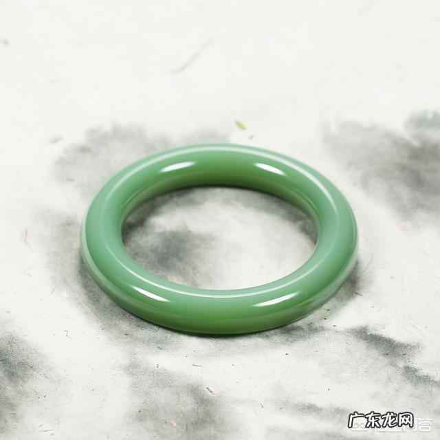 和田玉手镯什么颜色好?