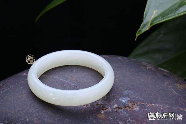 和田玉手镯什么颜色好?