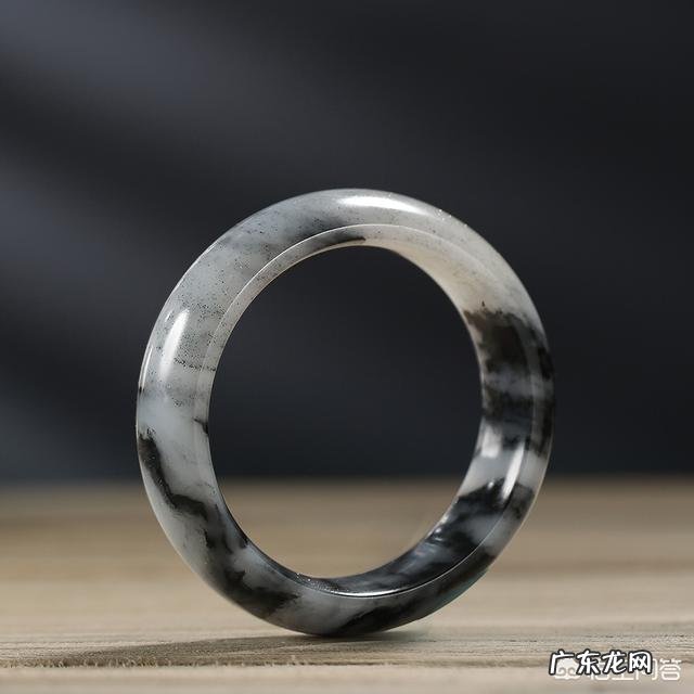 和田玉手镯什么颜色好?