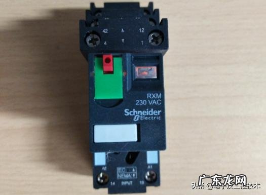 接触器只有常开点怎样才能变成常闭点？