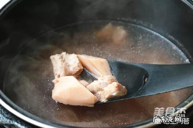 莲藕排骨汤该怎么做?