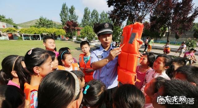 除了学校加强防溺水安全教育外,各位家长有什么切实提高孩子自我防范意识的高招呢?