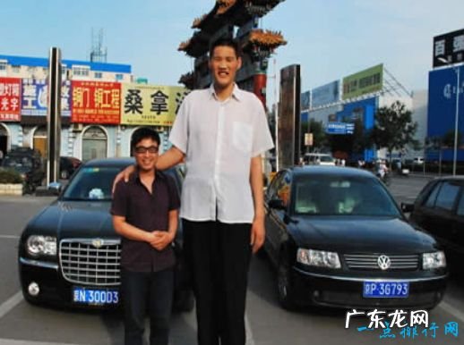 世界上最高的人 最高的竟有3.19米