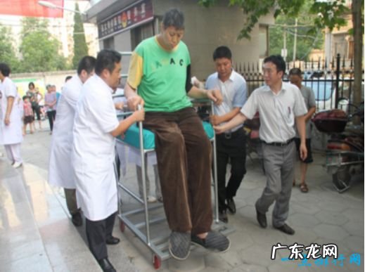 世界上最高的人 最高的竟有3.19米