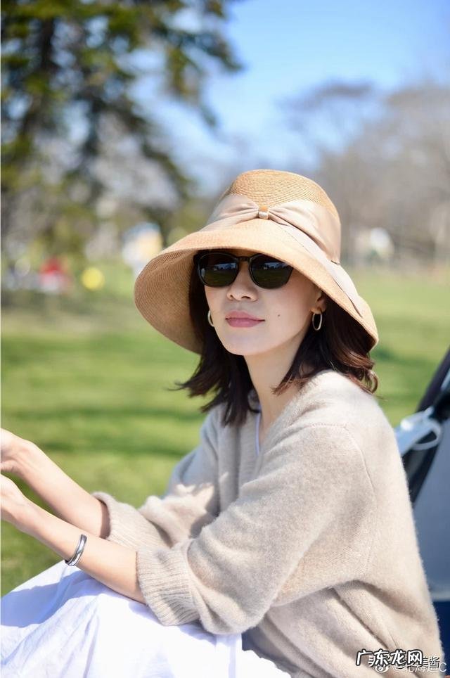 看到老公条头上关注的性感女人,心里难受,有点自卑了,怎么办