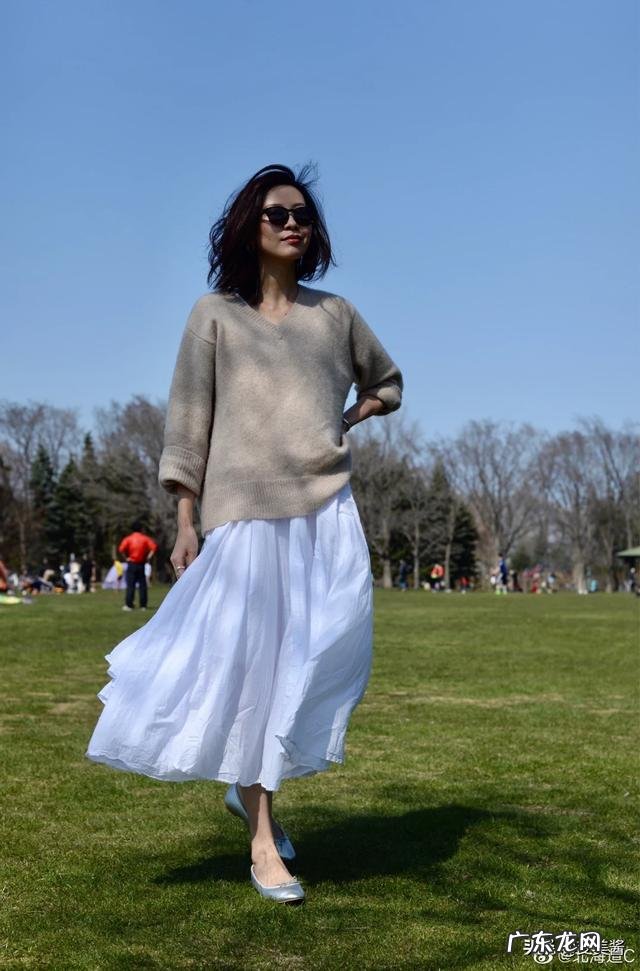 看到老公条头上关注的性感女人,心里难受,有点自卑了,怎么办