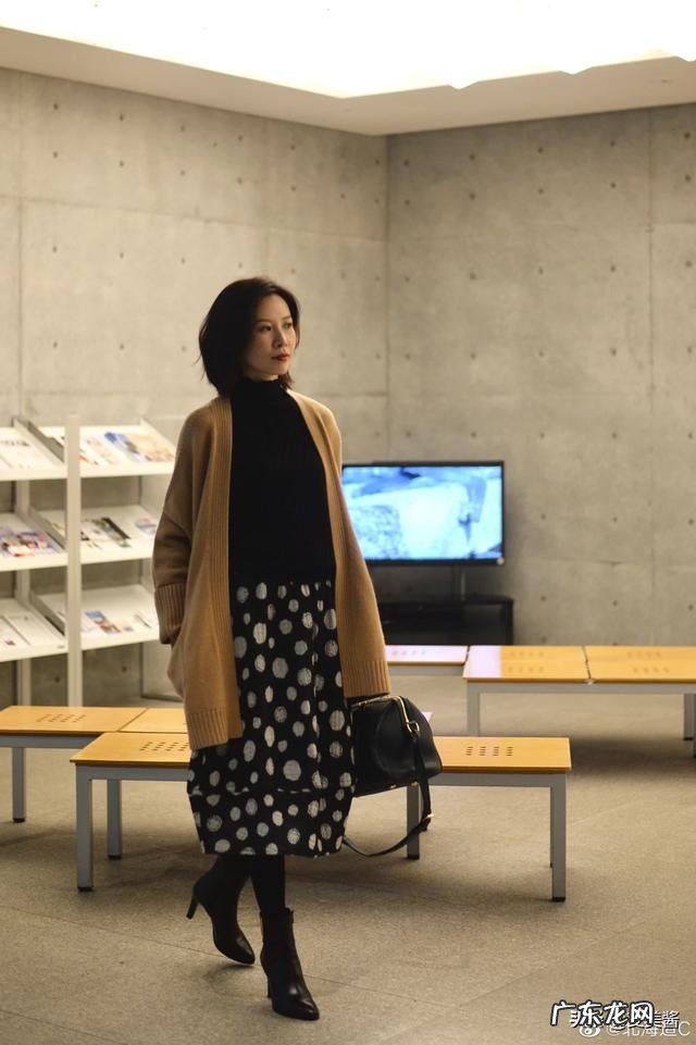 看到老公条头上关注的性感女人,心里难受,有点自卑了,怎么办