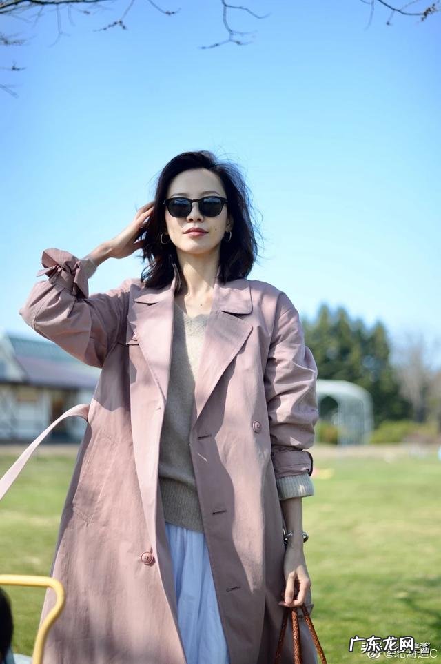 看到老公条头上关注的性感女人,心里难受,有点自卑了,怎么办