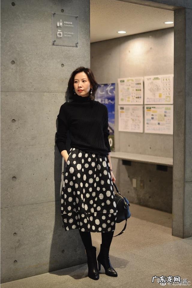 看到老公条头上关注的性感女人,心里难受,有点自卑了,怎么办