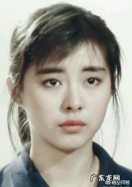 看到老公条头上关注的性感女人,心里难受,有点自卑了,怎么办