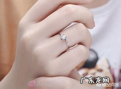 戒指戴在中指有什么含义呢？