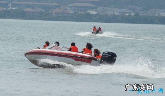 世界上最快的快艇 中国创造的天行一号