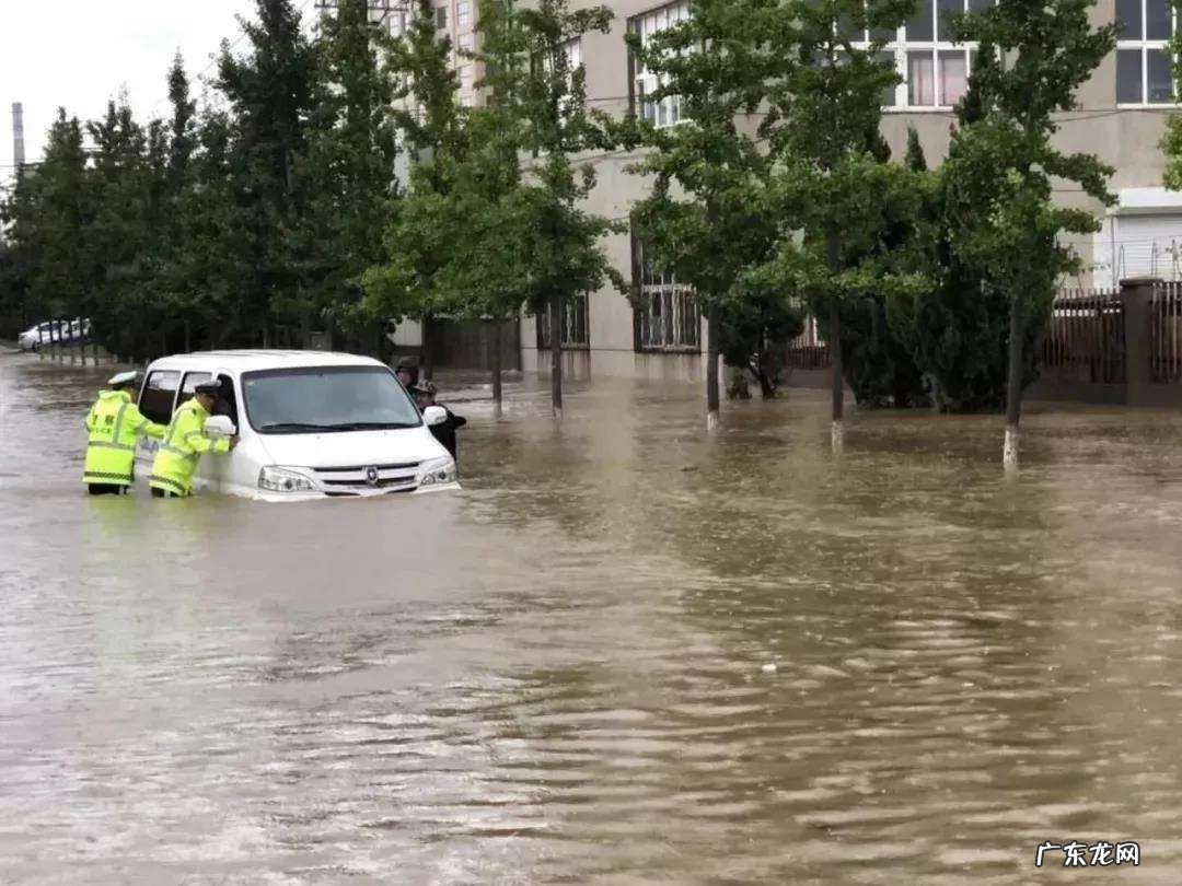 暴雨天怎么防止汽车进水